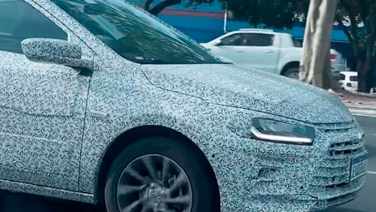 Flagra: novo Chevrolet Onix 2026 surge com visual inspirado no Monza