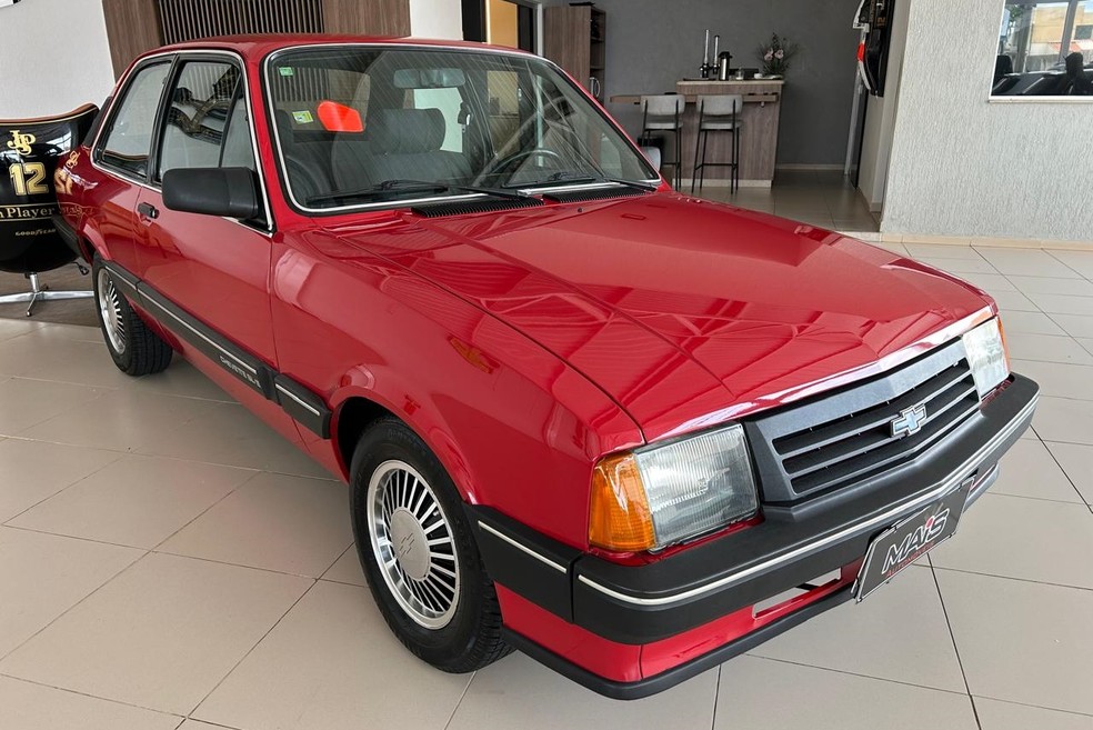 Versões mais equipadas tinham até ar-condicionado e alarme antifurto — Foto: Reprodução/Mais Automóveis