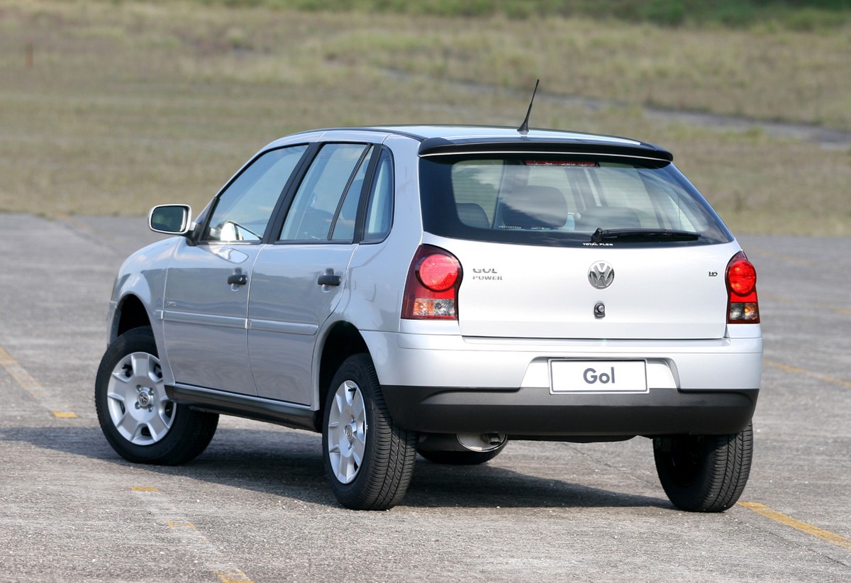 Vendas de carros usados crescem em abril e Volkswagen Gol segue líder