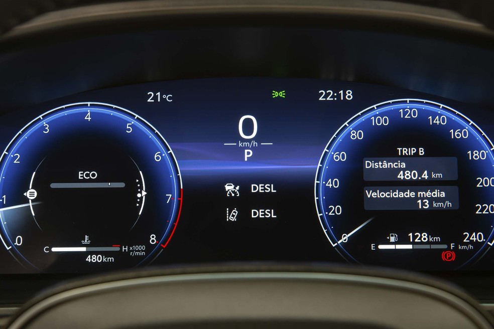 Resolução do quadro de instrumentos do Toyota Corolla Cross XRX é excelente — Foto: André Paixão/Auto News Brasil