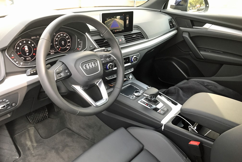 Interior do Audi Q5 — Foto: André Paixão/G1