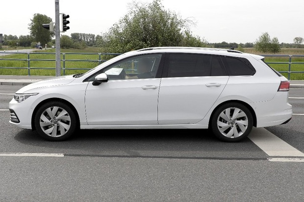 O perfil manteve as linhas básicas da antiga Variant (Foto: Automedia) — Foto: Auto Esporte