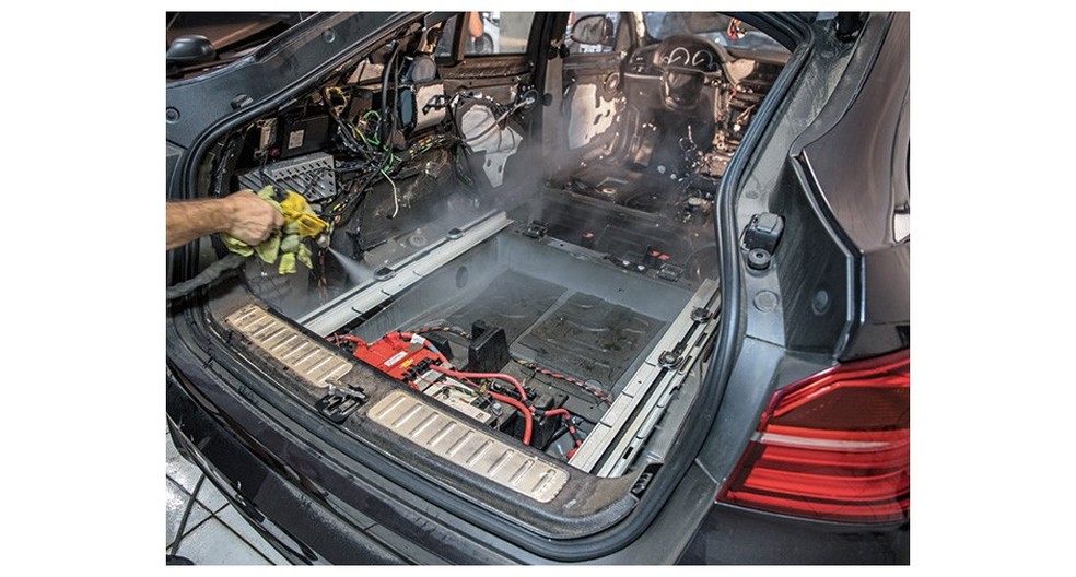 Desmontar o interior pode ser necessário em caso de enchente (Marcos Camargo/Auto News Brasil) — Foto: Auto Esporte