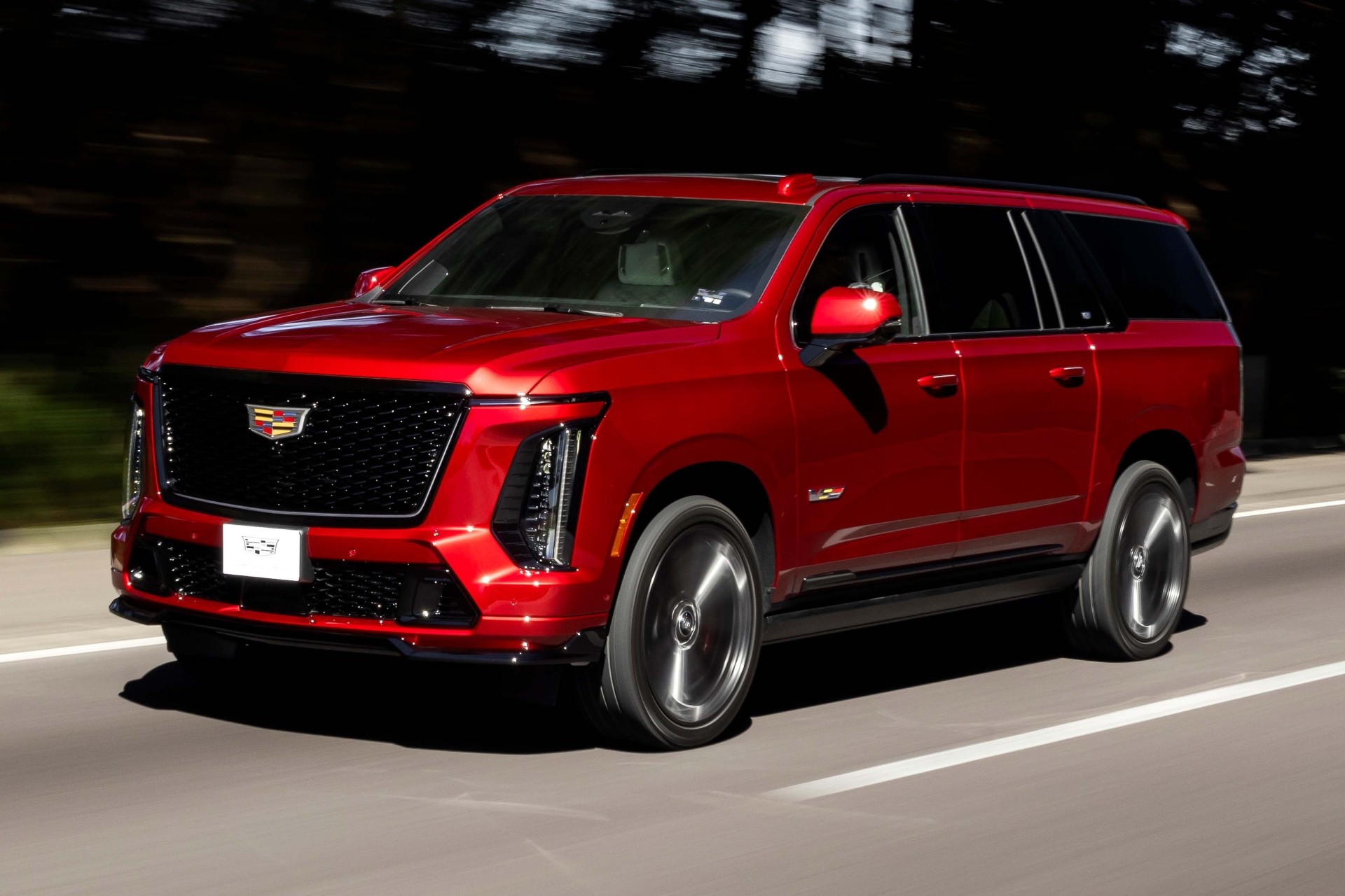 GM ignora elétricos e volta à Europa após 9 anos com picape e SUVs gigantes