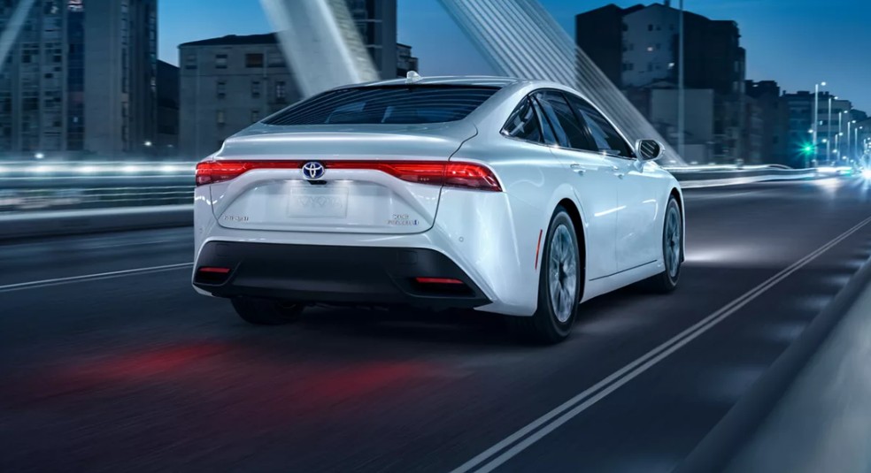 Toyota Mirai, primeiro carro de série a hidrogênio do mundo, fará parte dos testes — Foto: Divulgação