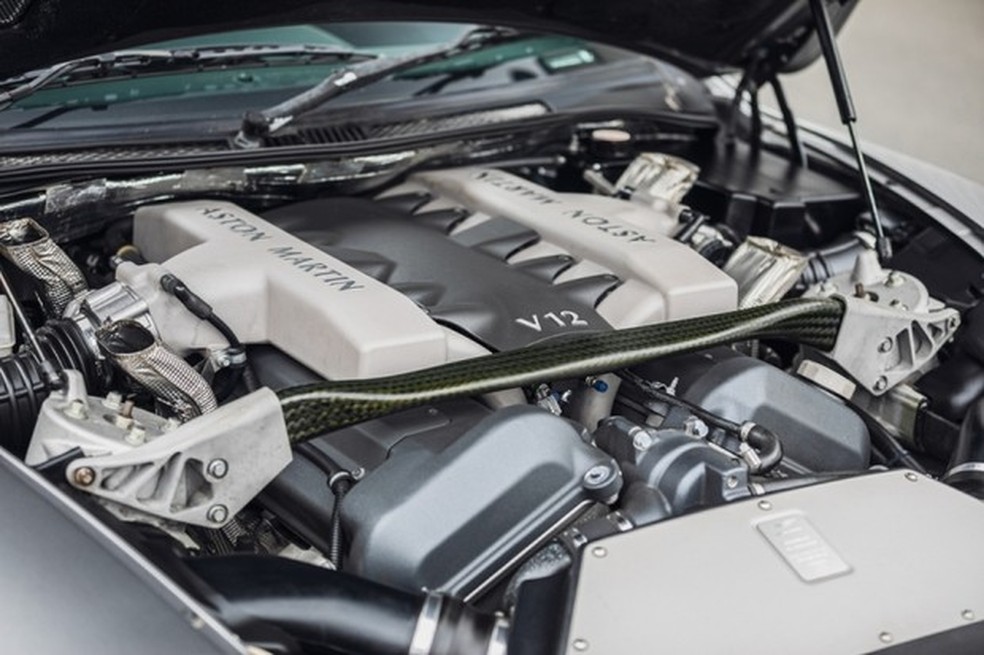 Motor 6.0 V12 rende 460 cv de potência (Foto: Silverstone Auctions) — Foto: Auto Esporte