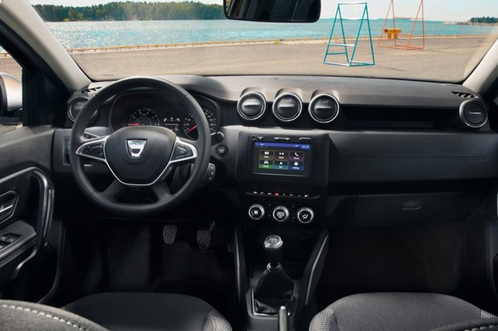 Painel aponta ar-condicionado digital, mas comando satélite na coluna da direção permanece (Foto: Divulgação) — Foto: Auto Esporte