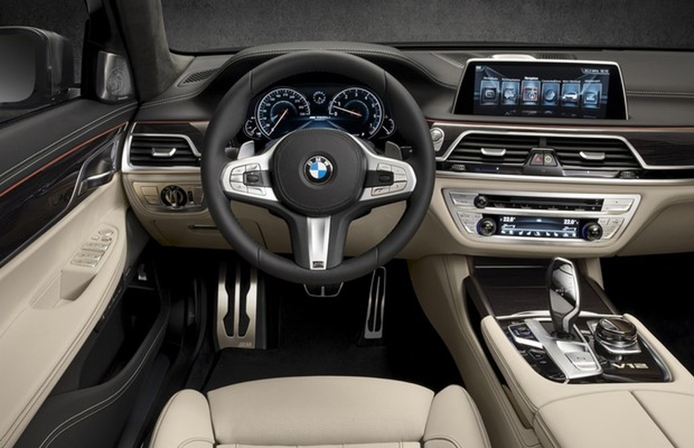 BMW M760i xDrive (Foto: Divulgação) — Foto: Auto Esporte