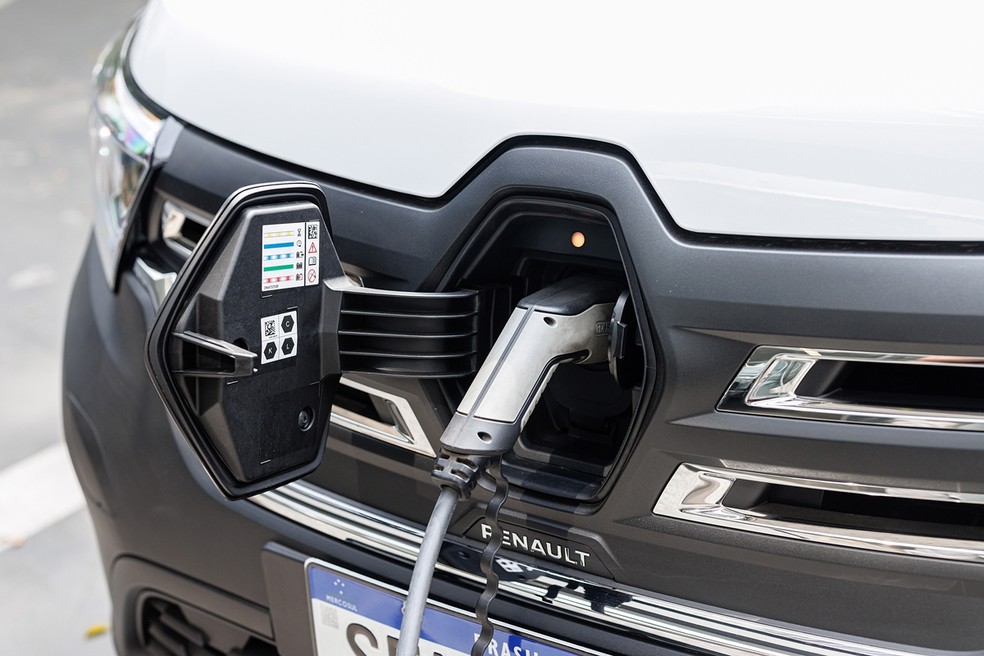Renault Kangoo E-Tech tem nova bateria de íons de lítio de 45 kWh, composta por oito módulos independentes — Foto: Divulgação