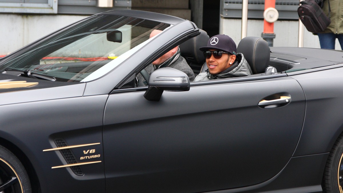 Coleção de carros de Hamilton vale quase R$ 80 milhões e vai de