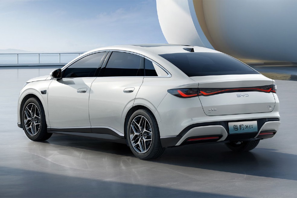 BYD Seal 06 EV é maior que um Toyota Corolla — Foto: Divulgação