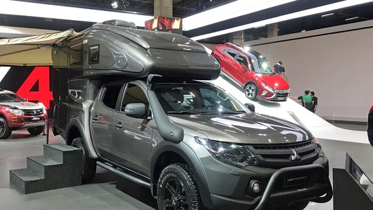 Mitsubishi L200 ganha adaptação e vira 'casa sobre rodas' no Salão do Automóvel 