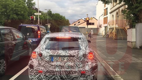 Novo Mercedes-Benz Classe A é flagrado na Alemanha