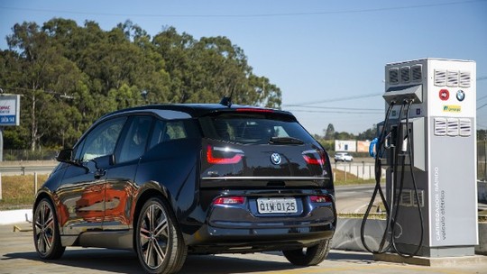 BMW anuncia a instalação de mais 40 postos de recarga para híbridos e elétricos