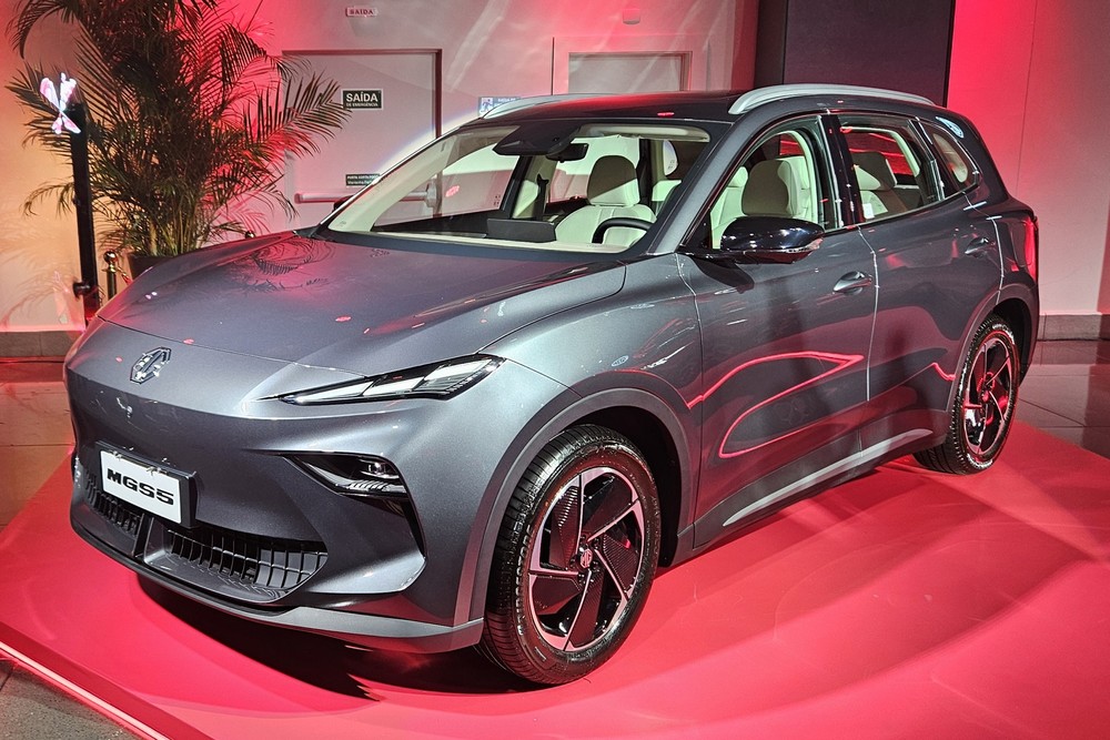 Chinesa MG chega ao Brasil para vender de picape a rival de Porsche
