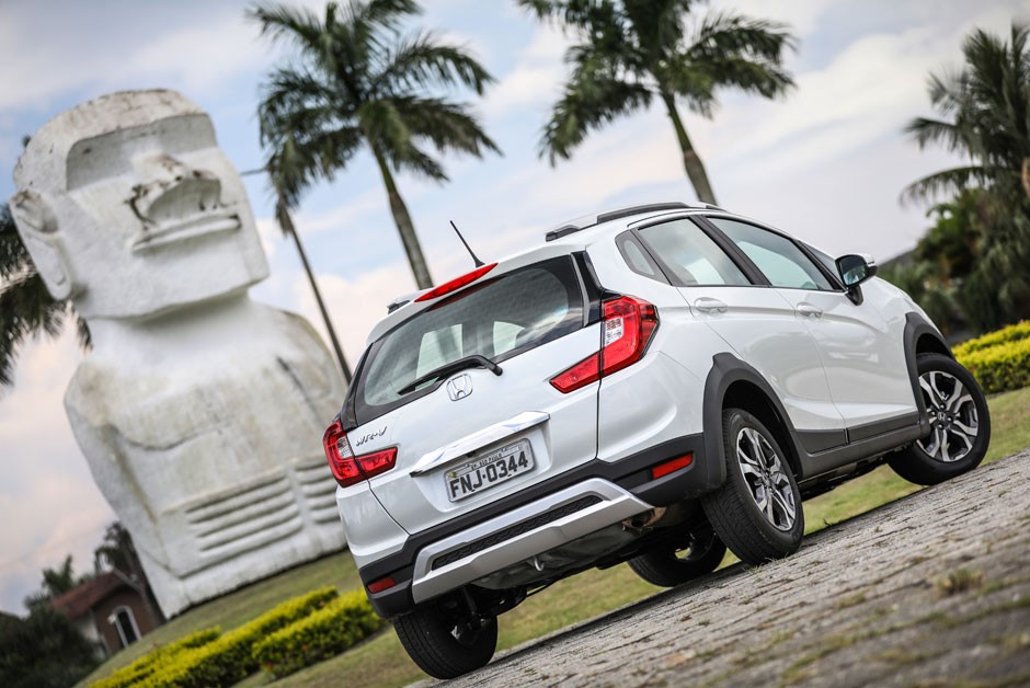 Lanternas estendidas do WR-V possuêm lâmpadas na tampa do porta-malas