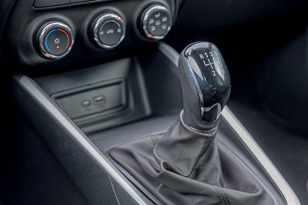 Versão de entrada é equipada com câmbio manual de seis marchas — Foto: Renato Durães/Auto News Brasil