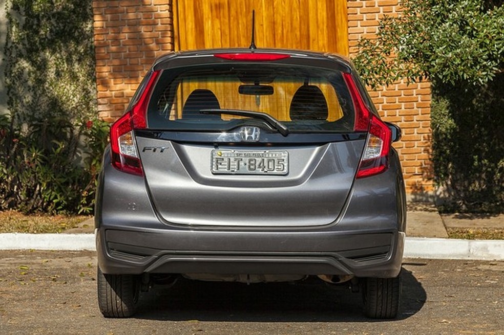 Fit tem faróis e lanternas full led na versão EXL (Foto: Leo Sposito/Auto News Brasil) — Foto: Auto Esporte
