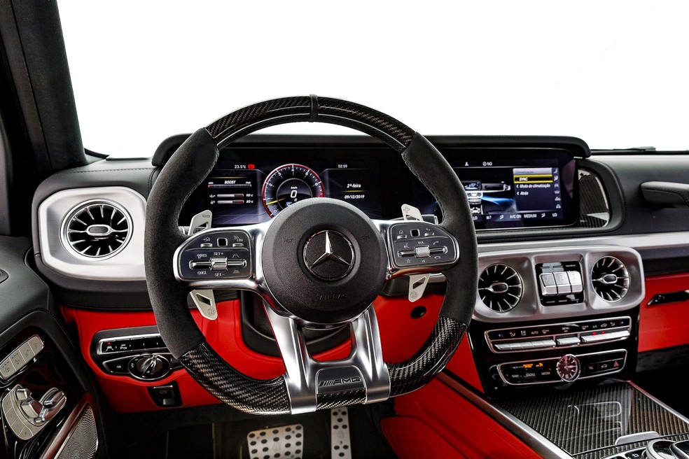 O interior é altamente customizável: desde o tapete até o teto — Foto: Divulgação