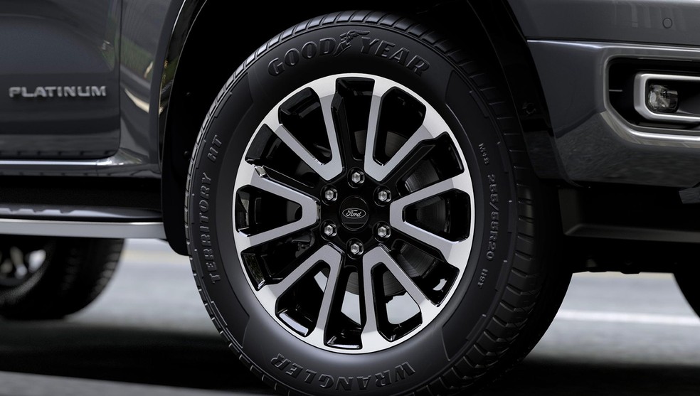 Ford Ranger Platinum tem rodas de 20 polegadas com seis pinos — Foto: Divulgação