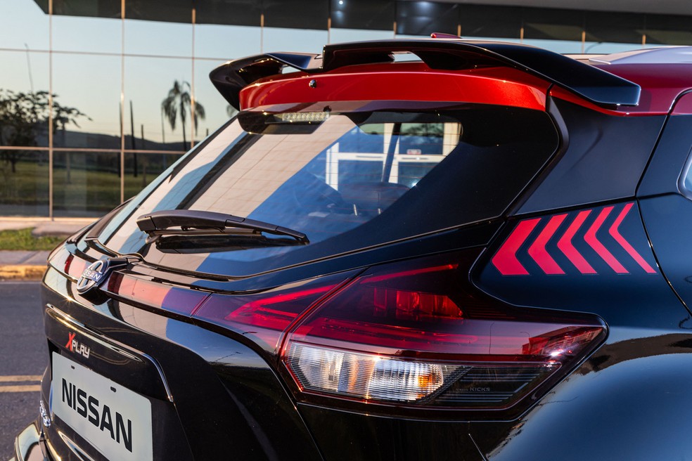 Nissan Kicks XPlay tem aerofólio integrado ao teto — Foto: Divulgação