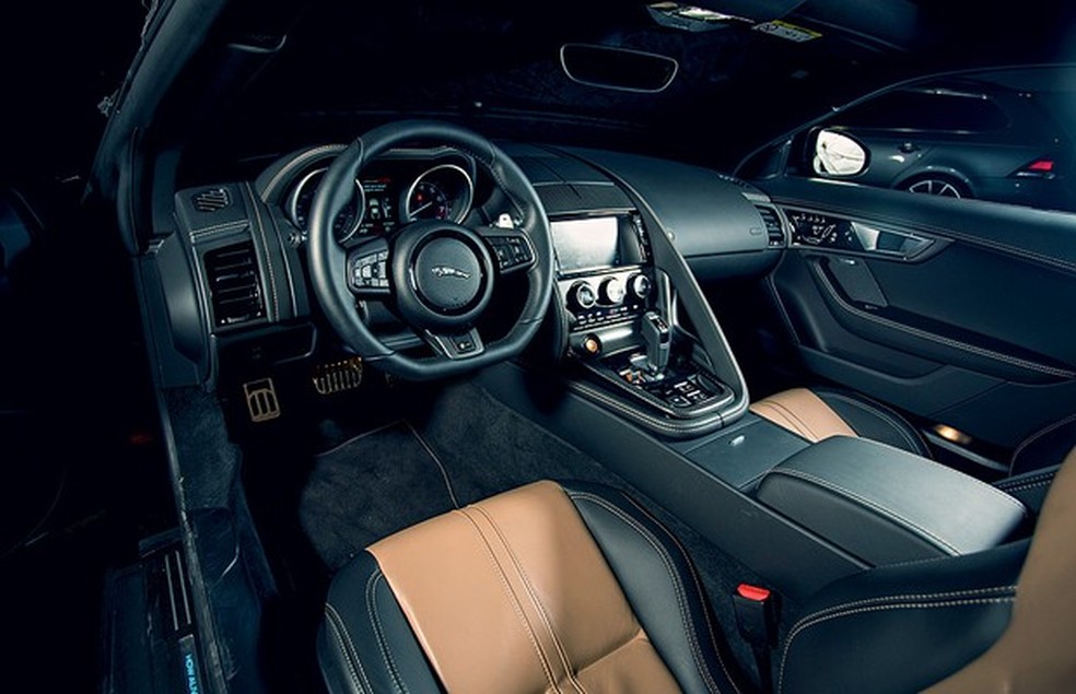 Interior do Jaguar F-Type Coupé (Foto: Fabio Aro/Auto News Brasil) — Foto: Auto Esporte