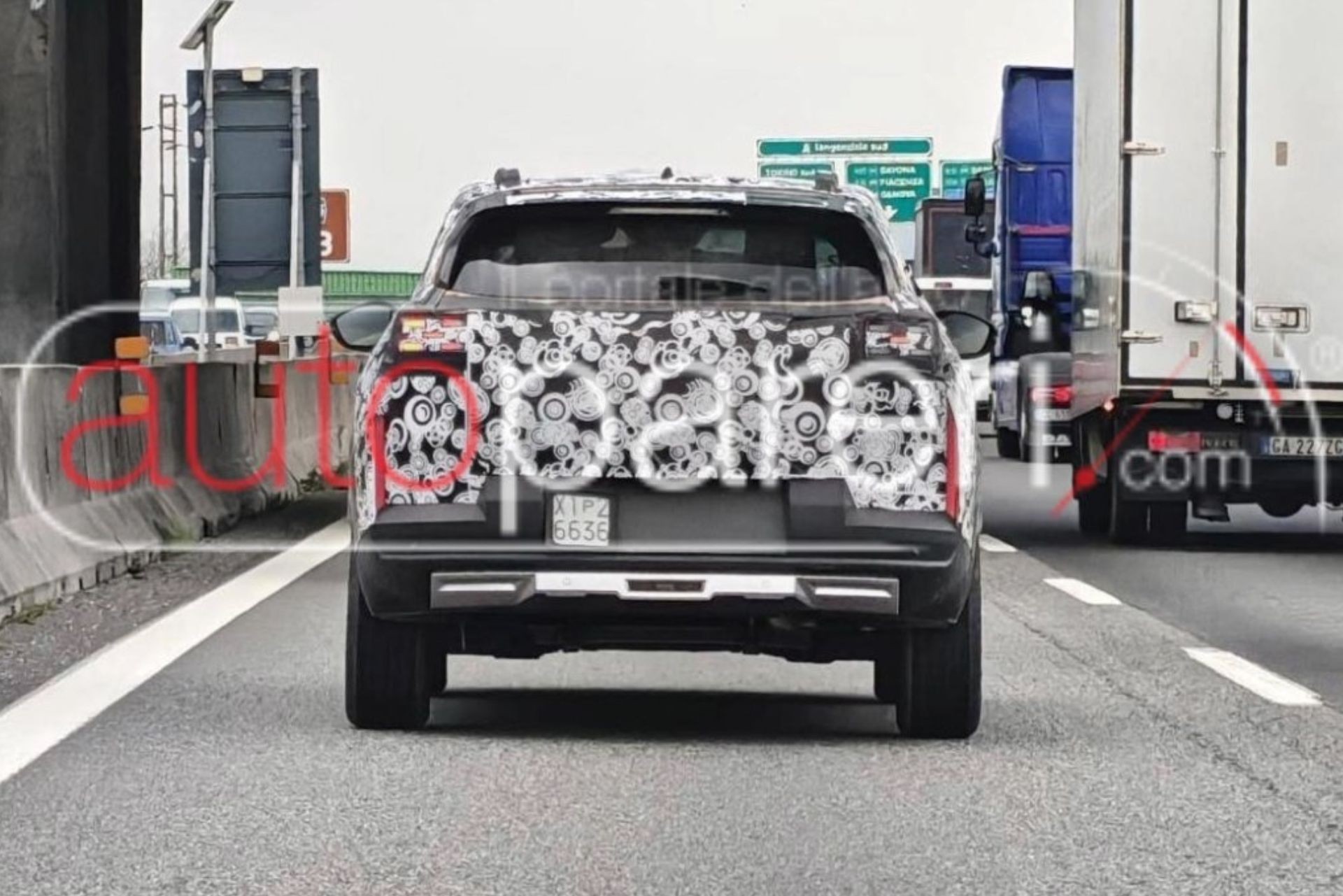 Flagra: novo SUV de 7 lugares da Fiat surge em testes e estreia em 2027