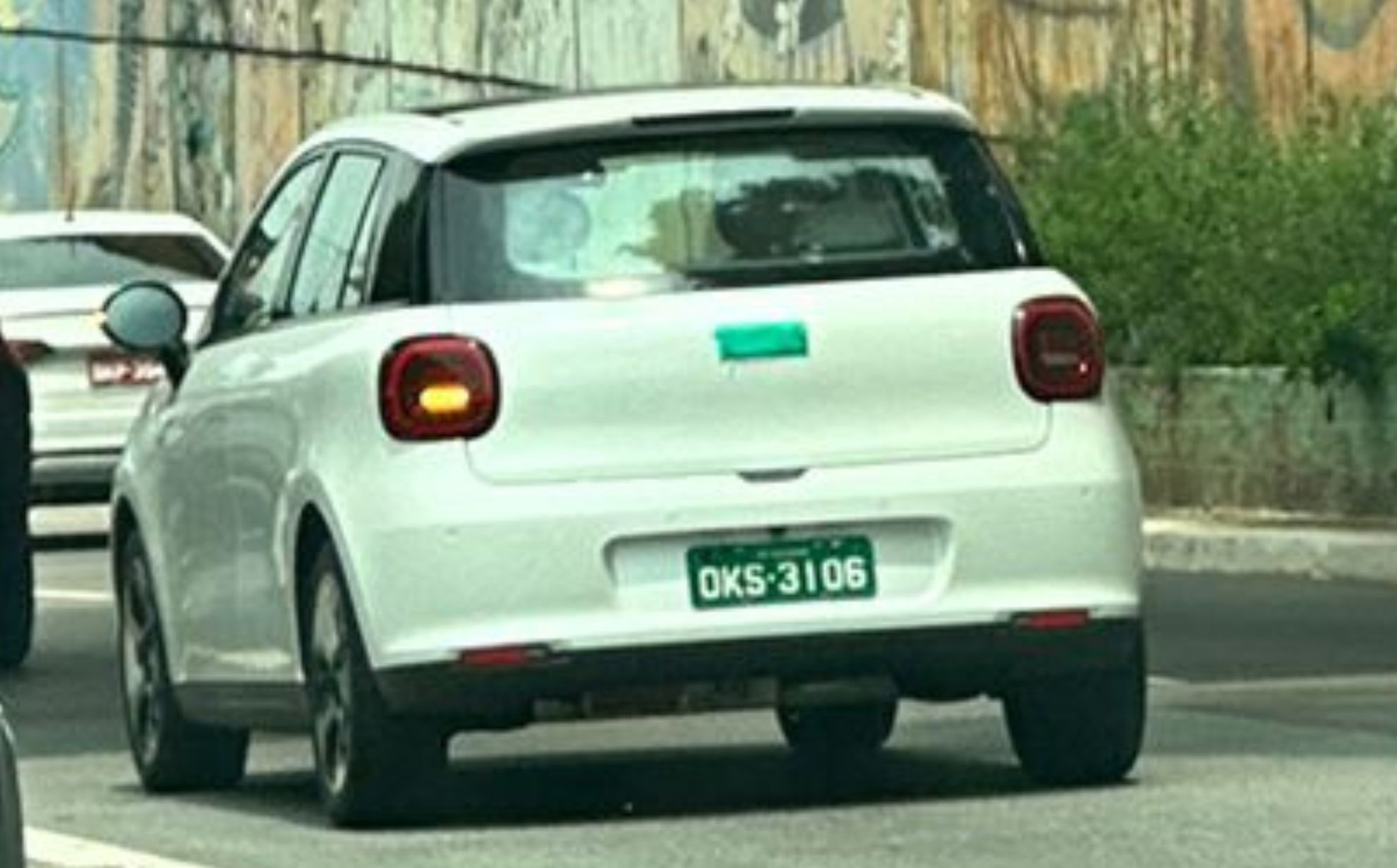 Flagra: Jac testa no Brasil carro elétrico que será rival de BYD Dolphin e GWM Ora 03