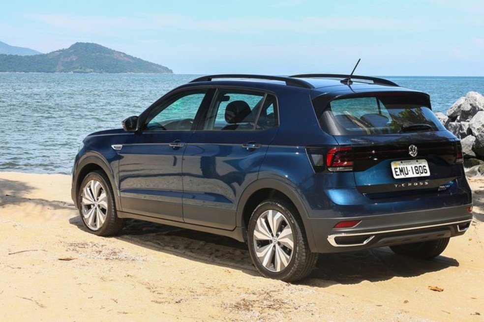 Traseira do T-Cross se destaca pelas lanternas fumê unidas (Foto: Divulgação) — Foto: Auto Esporte