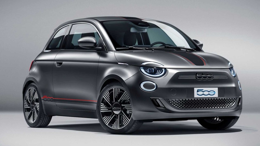 Fiat Abarth 500e é a versão esportiva do elétrico — Foto: Divulgação