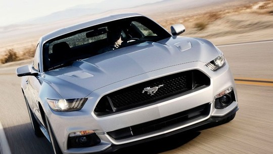 Mustang é rápido nas ruas, mas demora a chegar
