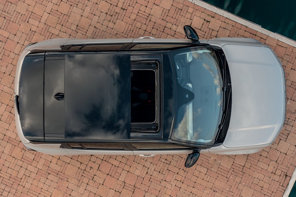 Jeep Avenger eHybrid é equipado com teto solar — Foto: Divulgação