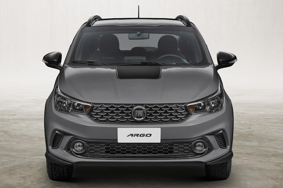 Adesivo no capô e detalhes na cor preta deixam o estilo mais off-road (Foto: Divulgação) — Foto: Auto Esporte