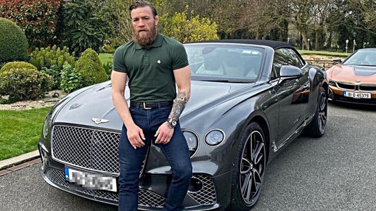 Conor McGregor aparece em tribunal após ser detido com seu Bentley de mais de R$ 1 milhão
