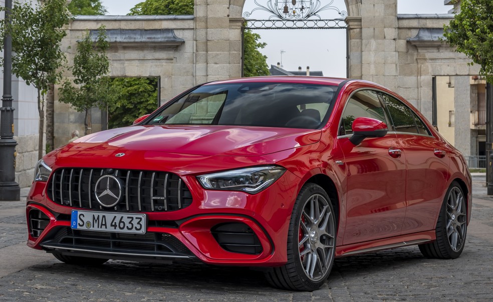 Este Mercedes CLA AMG de corrida esta à venda mais barato que um