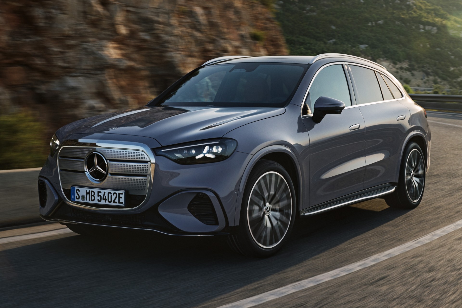 Novo Mercedes-Benz GLC EV tem interior vegano e mega tela de 39 polegadas