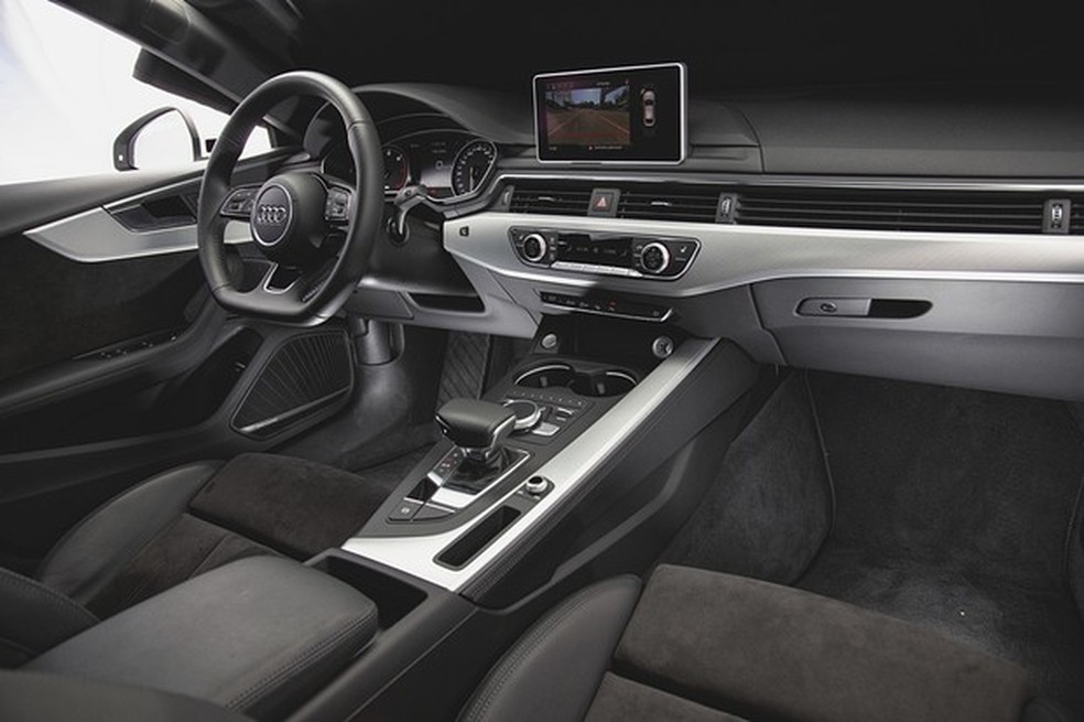 Interior é rigorosamente o mesmo dos demais A5 (Foto: Fabio Aro/Auto News Brasil) — Foto: Auto Esporte