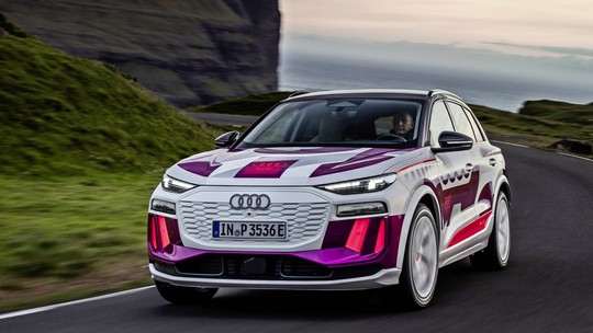 Audi Q6 e-tron tem mais de 500 cv e usa suas luzes a serviço da segurança; leia o teste