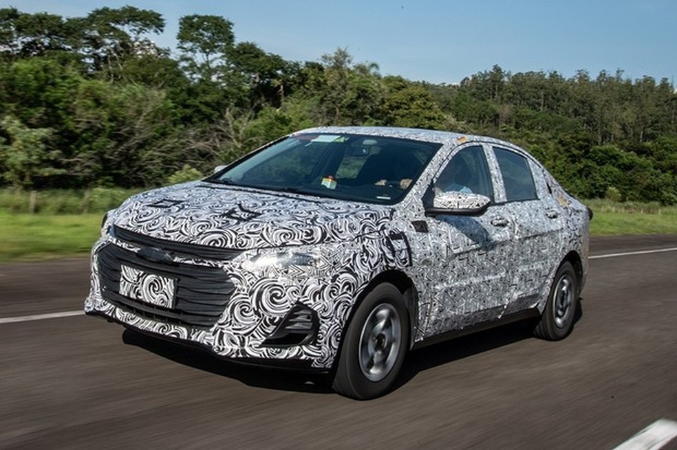 Chevrolet revela novo Onix 2020 nas versões hatch e sedã: veja fotos