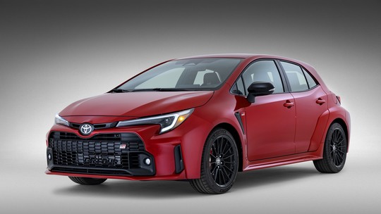 Toyota Corolla GR, de 304 cv, aparece pela primeira vez no Brasil e será rival do Honda Civic Type R