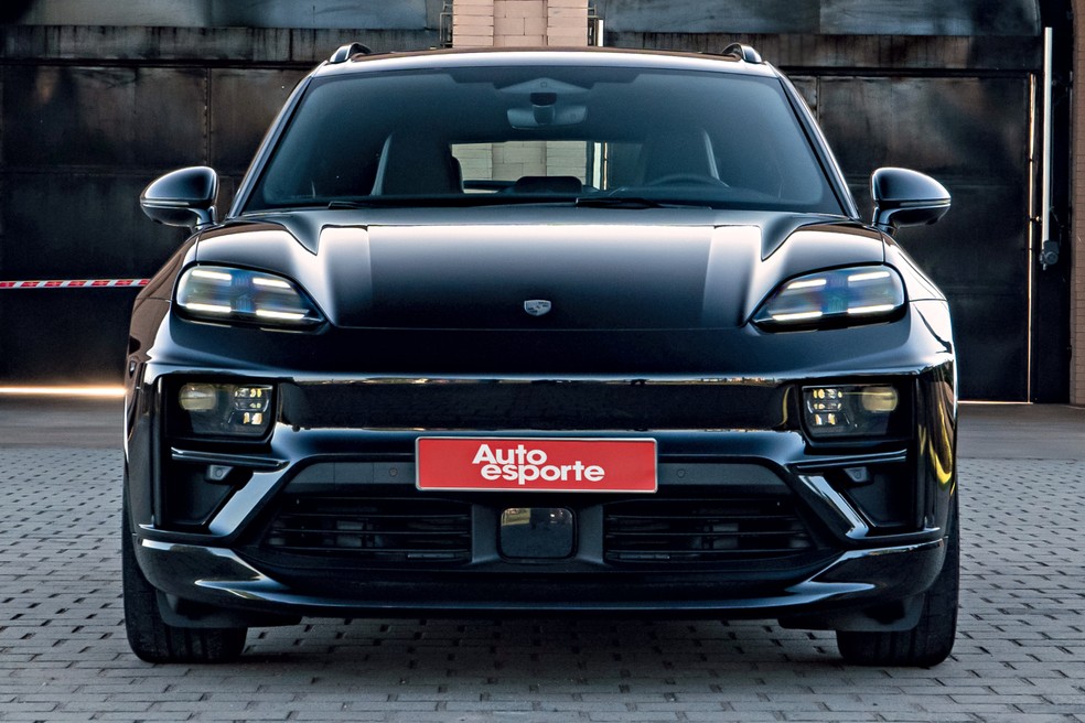 Conjunto ótico foi dividido no novo Porsche Macan; farol principal fica no para-choque  — Foto: Divulgação