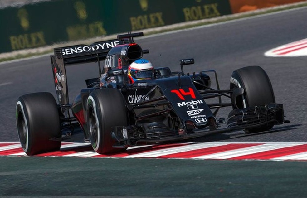 Fernando Alonso com o McLaren da temporada 2016 (Foto: Divulgação) — Foto: Auto Esporte