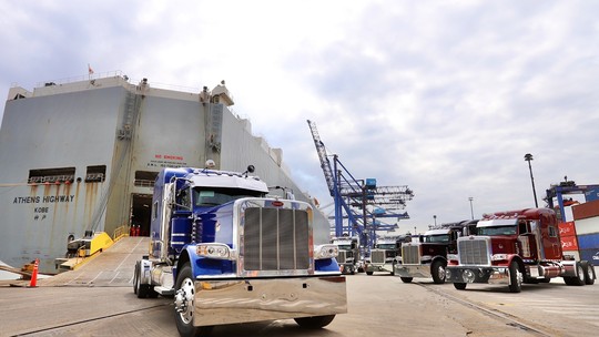 Caminhões do "Transformers" de quase R$ 1,5 milhão chegam ao Brasil