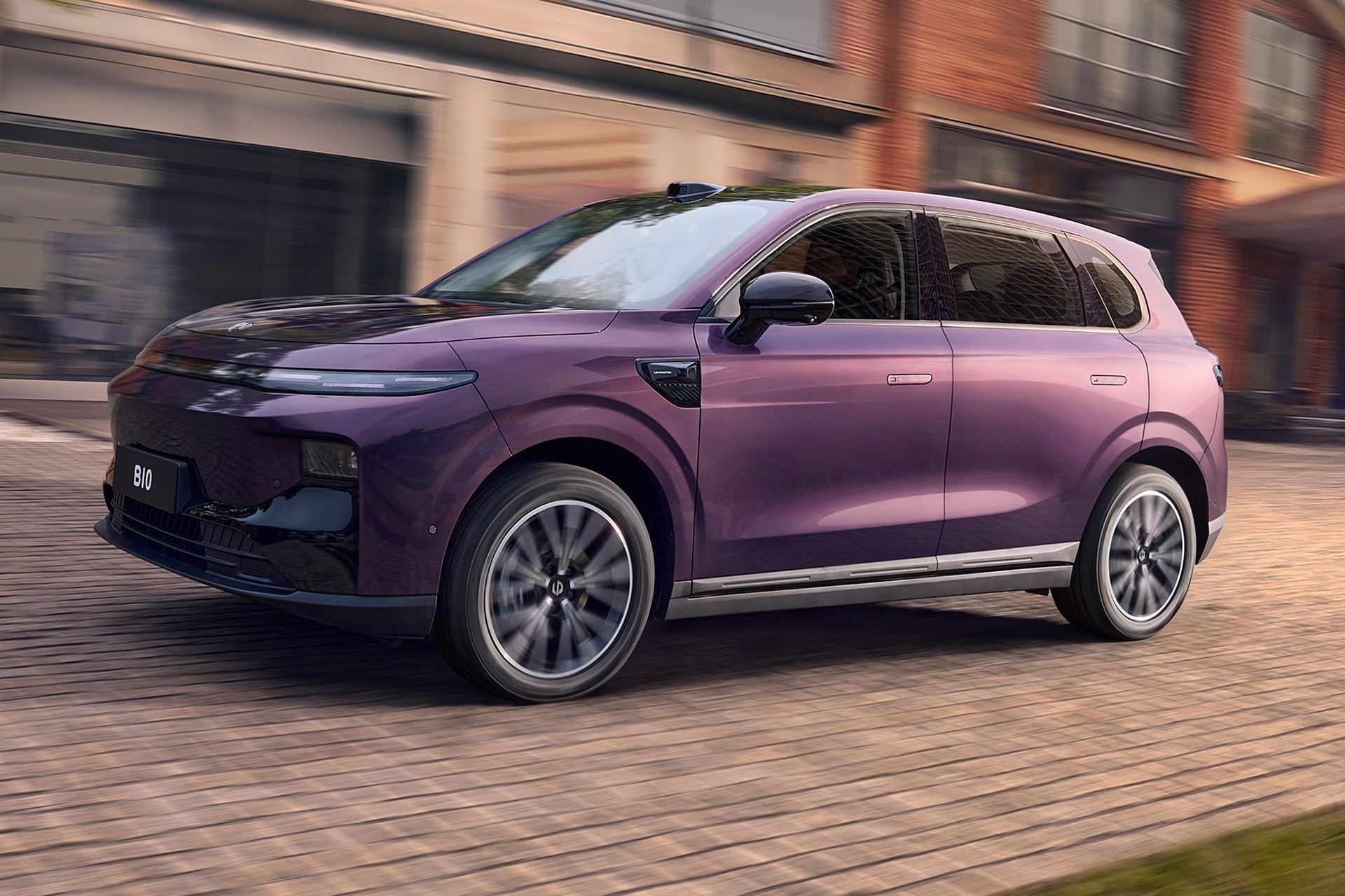 Leapmotor B10 chega no início de 2026 e marca estuda híbrido com motor Fiat