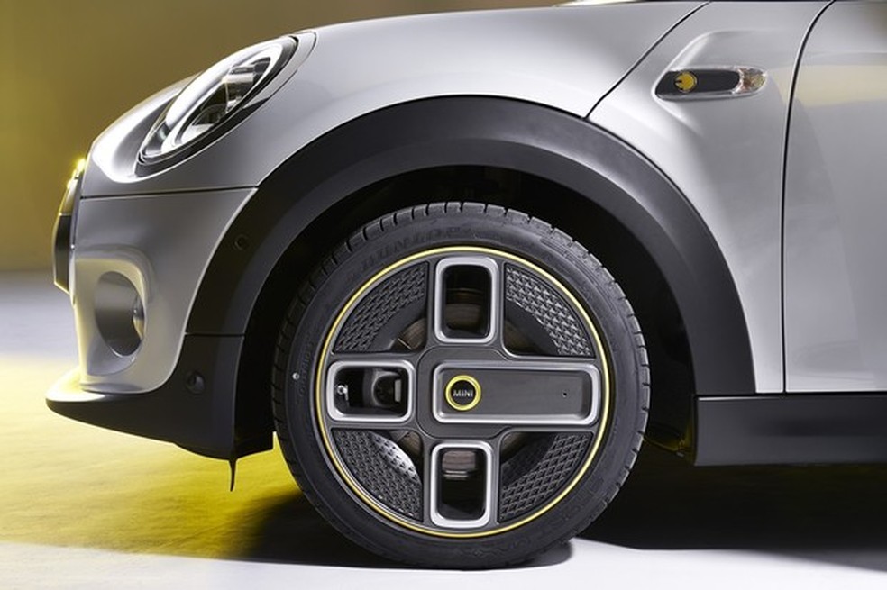 Rodas com design assimétrico dão charme ao carrinho (Foto: Divulgação) — Foto: Auto Esporte