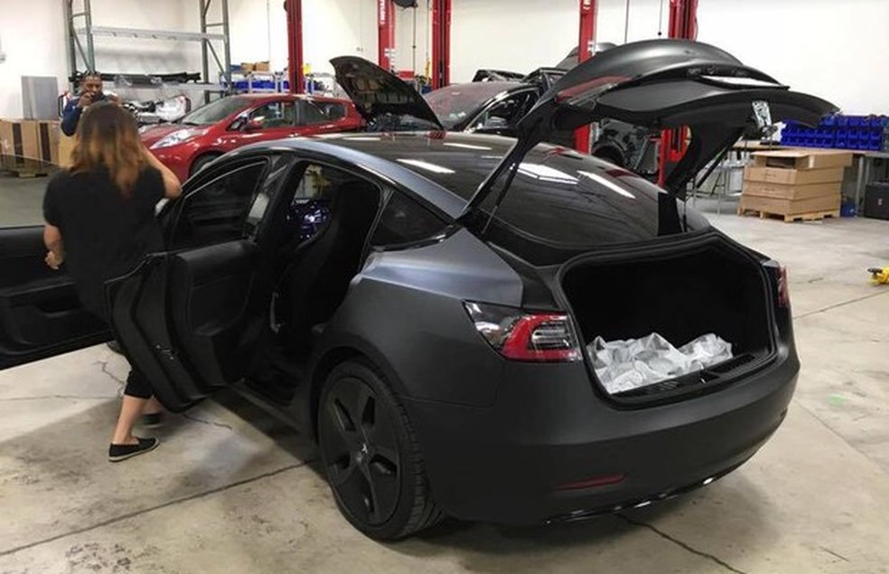 Flagra do Tesla Model 3 (Foto: Reprodução) — Foto: Auto Esporte