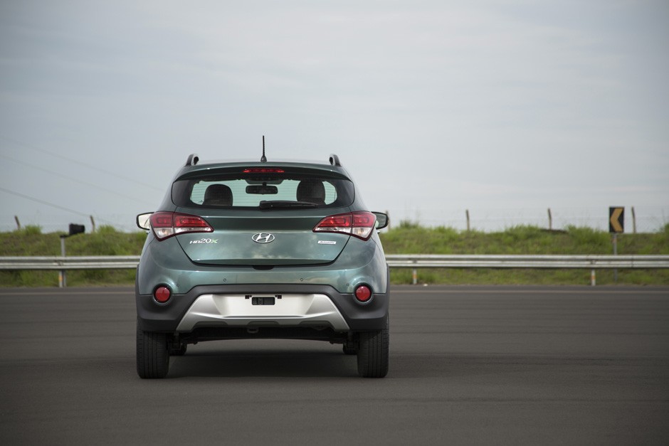 Traseira do Hyundai HB20X 2016