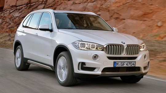 BMW X5 ganha nova versão a gasolina e Série 3 GT chega ao Brasil