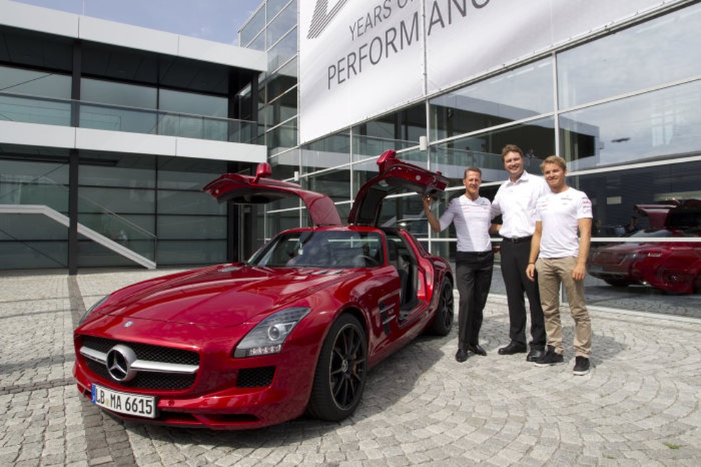 Mercedes SLS AMG é um dos superesportivos de Michael Schumacher  — Foto: Divulgação