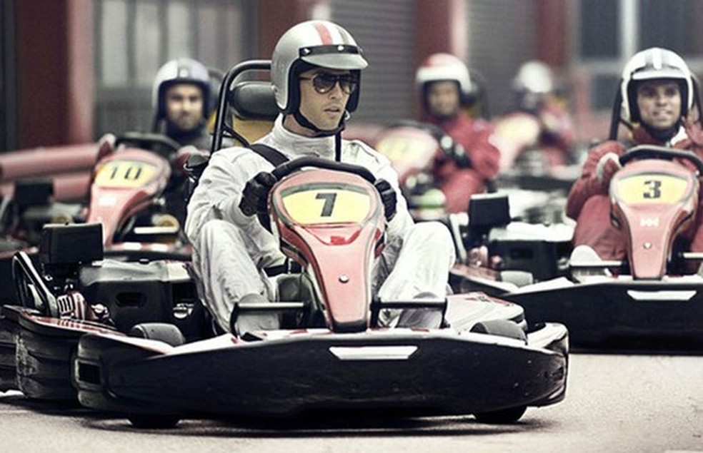 Cristiano Ronaldo anda de kart em campanha publicitária (Foto: Divulgação) — Foto: Auto Esporte